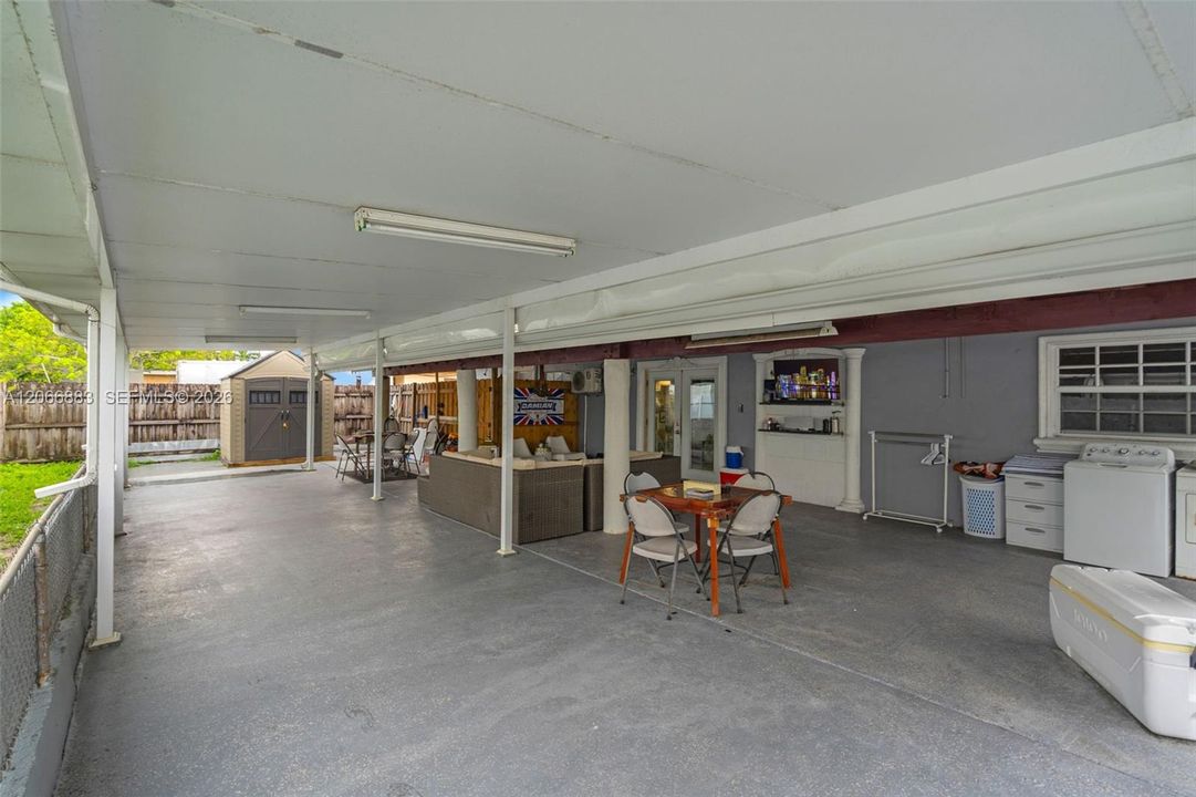For Sale: $720,000 (5 beds, 4 baths, 1988 Square Feet)