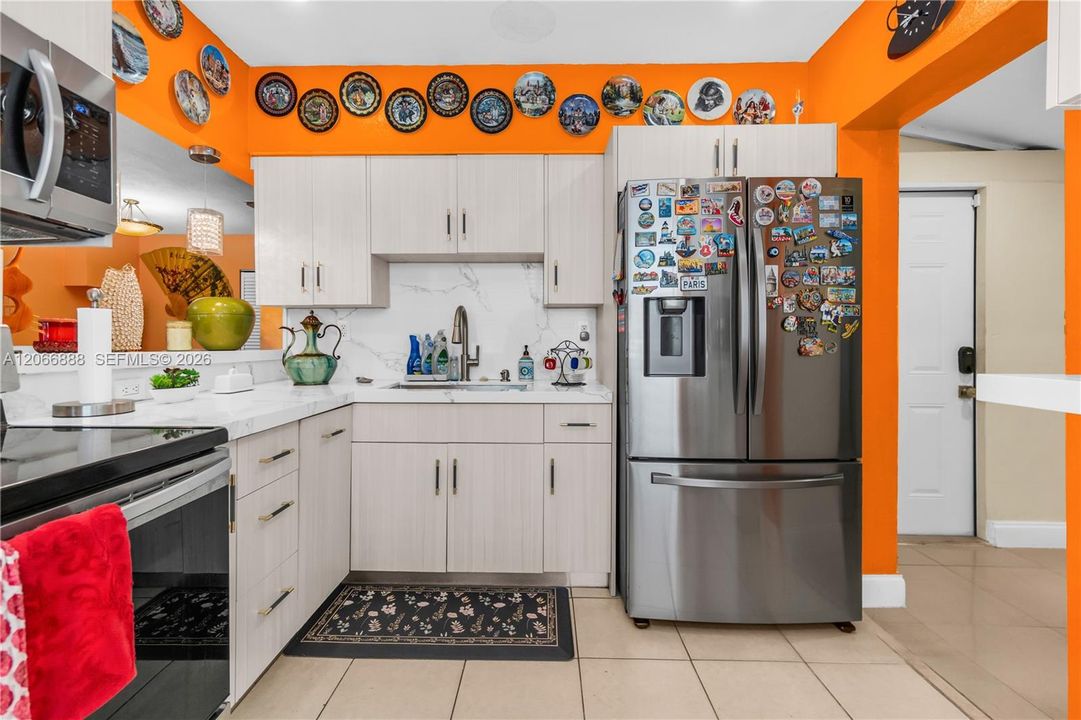 Activo con contrato: $499,999 (3 camas, 3 baños, 1546 Pies cuadrados)