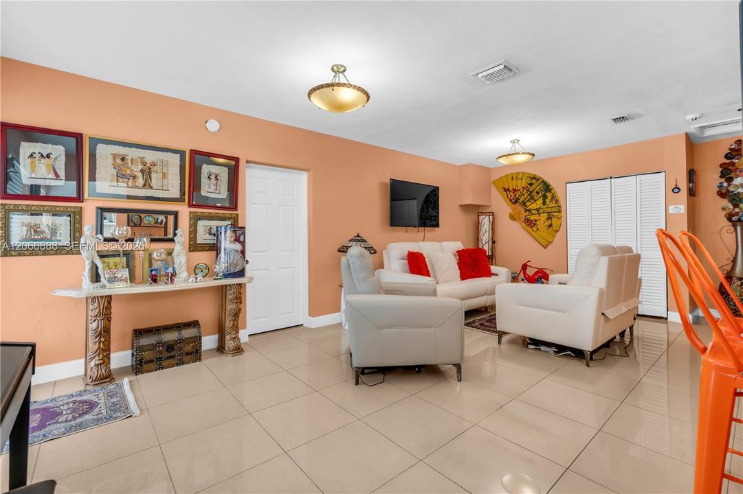 Activo con contrato: $499,999 (3 camas, 3 baños, 1546 Pies cuadrados)