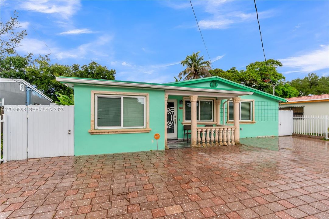 Activo con contrato: $499,999 (3 camas, 3 baños, 1546 Pies cuadrados)