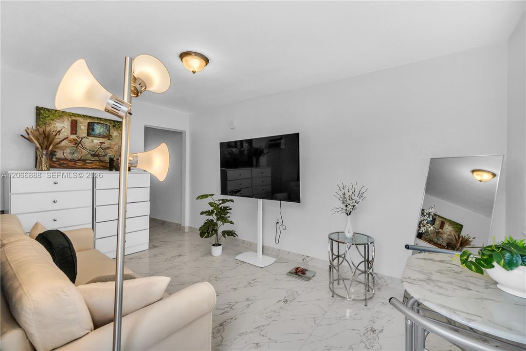 Activo con contrato: $499,999 (3 camas, 3 baños, 1546 Pies cuadrados)