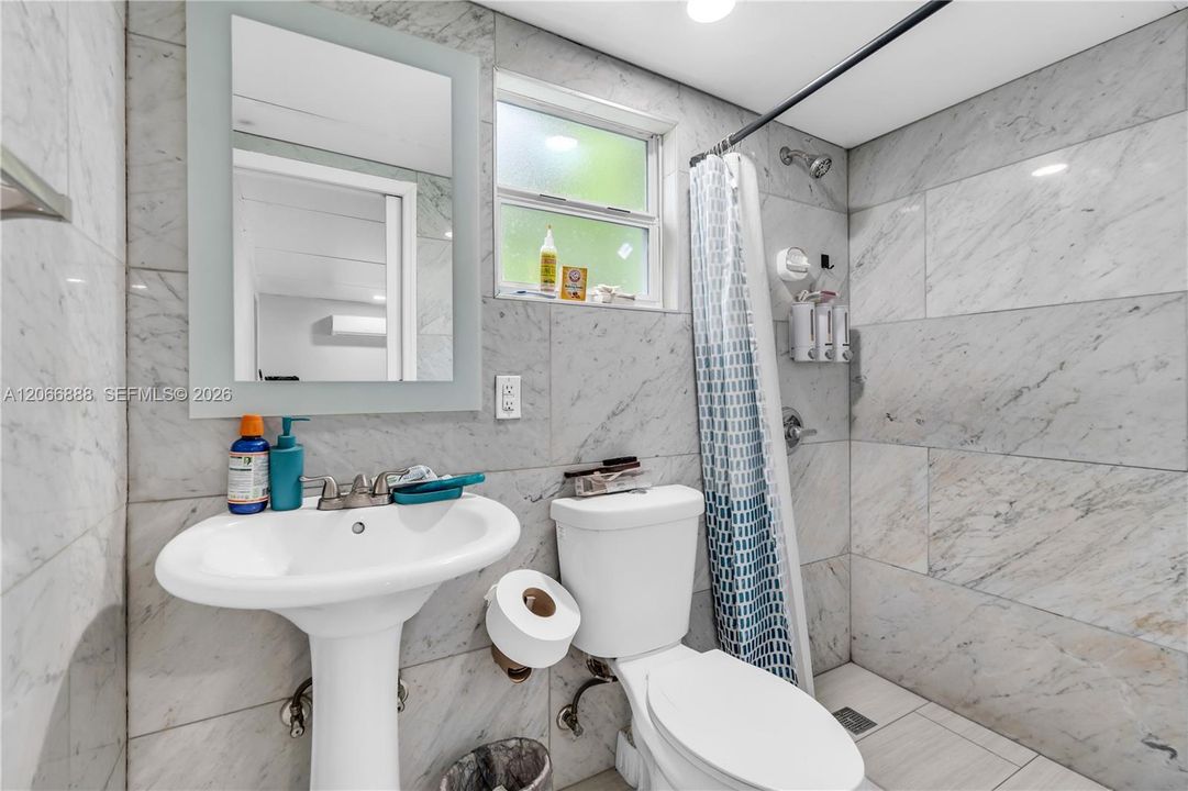 Activo con contrato: $499,999 (3 camas, 3 baños, 1546 Pies cuadrados)