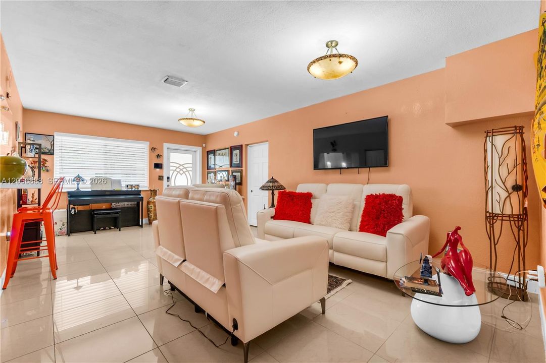 Activo con contrato: $499,999 (3 camas, 3 baños, 1546 Pies cuadrados)