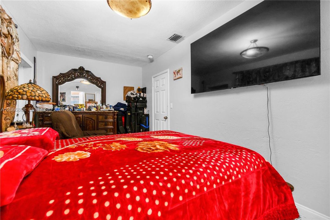 Activo con contrato: $499,999 (3 camas, 3 baños, 1546 Pies cuadrados)