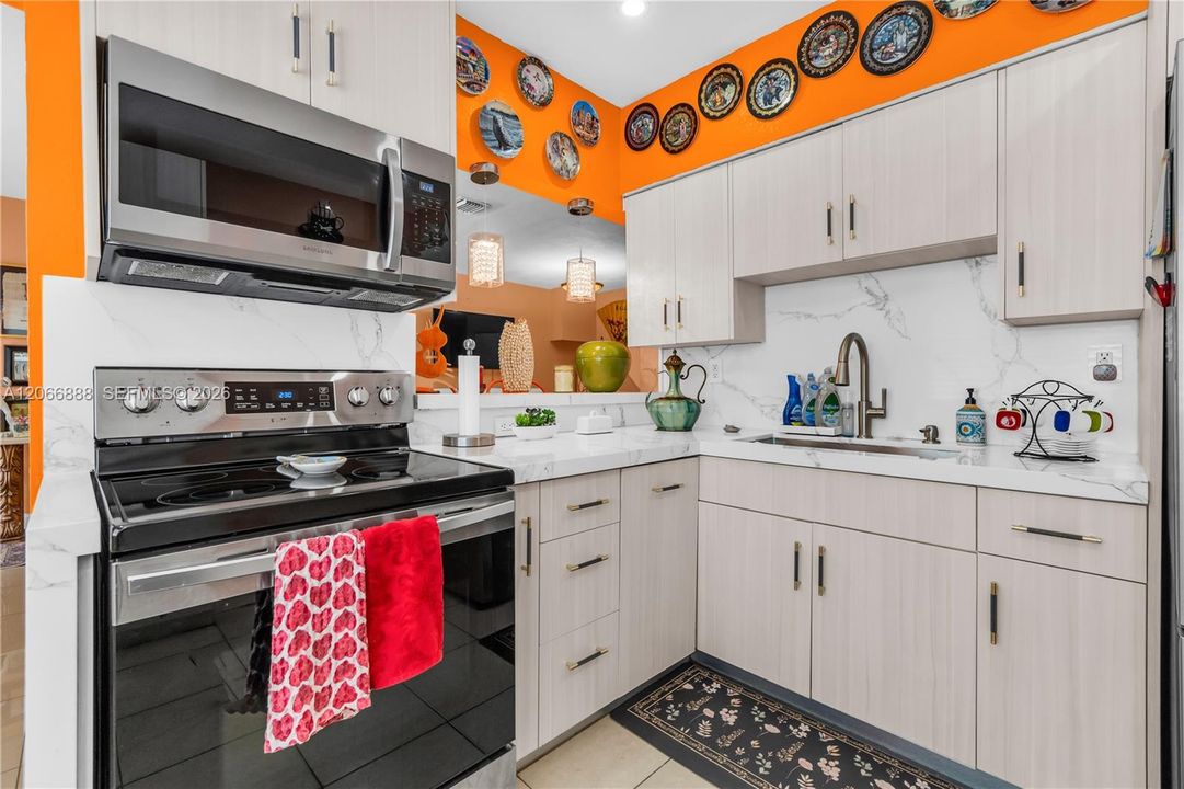 Activo con contrato: $499,999 (3 camas, 3 baños, 1546 Pies cuadrados)
