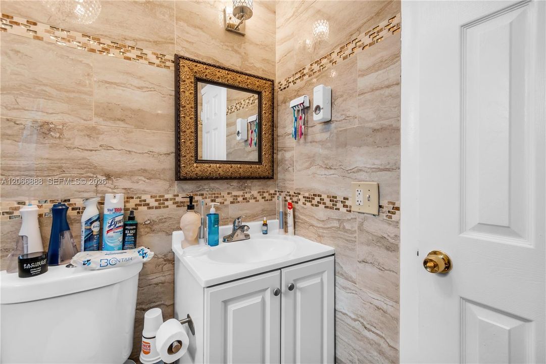Activo con contrato: $499,999 (3 camas, 3 baños, 1546 Pies cuadrados)