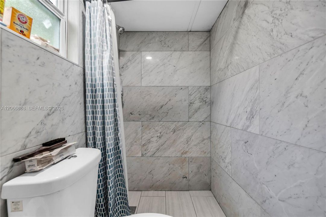 Activo con contrato: $499,999 (3 camas, 3 baños, 1546 Pies cuadrados)