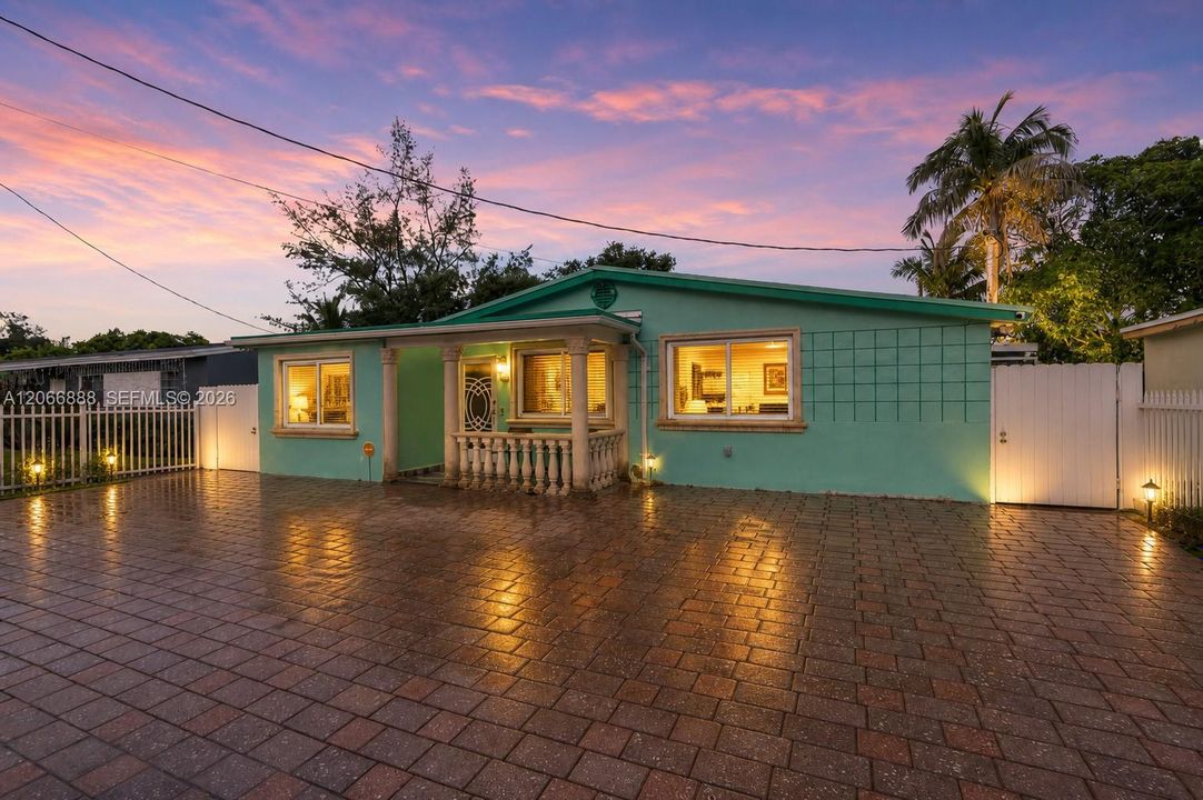 Activo con contrato: $499,999 (3 camas, 3 baños, 1546 Pies cuadrados)
