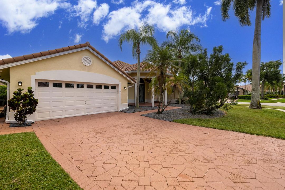 10582 Maple Chase Dr