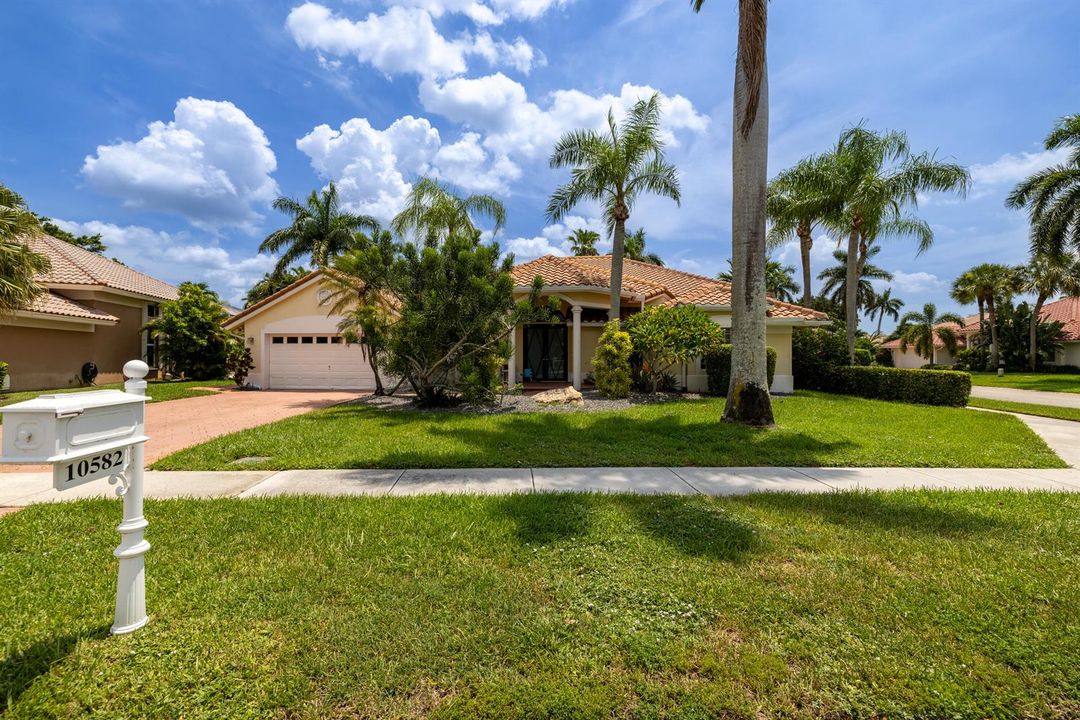 10582 Maple Chase Dr
