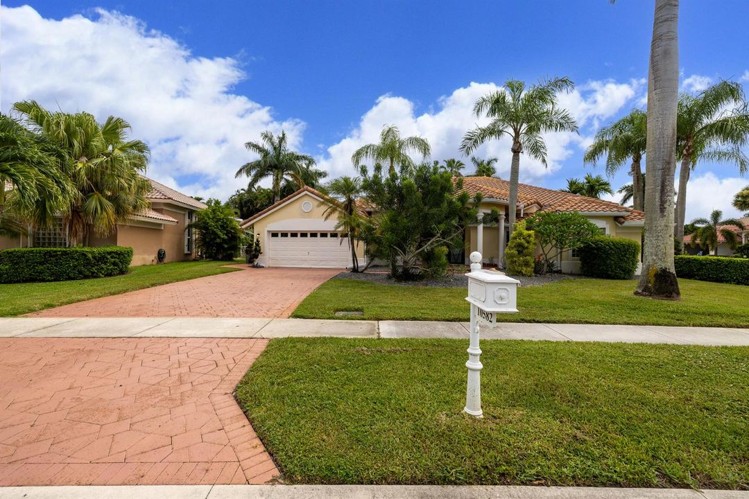 10582 Maple Chase Dr