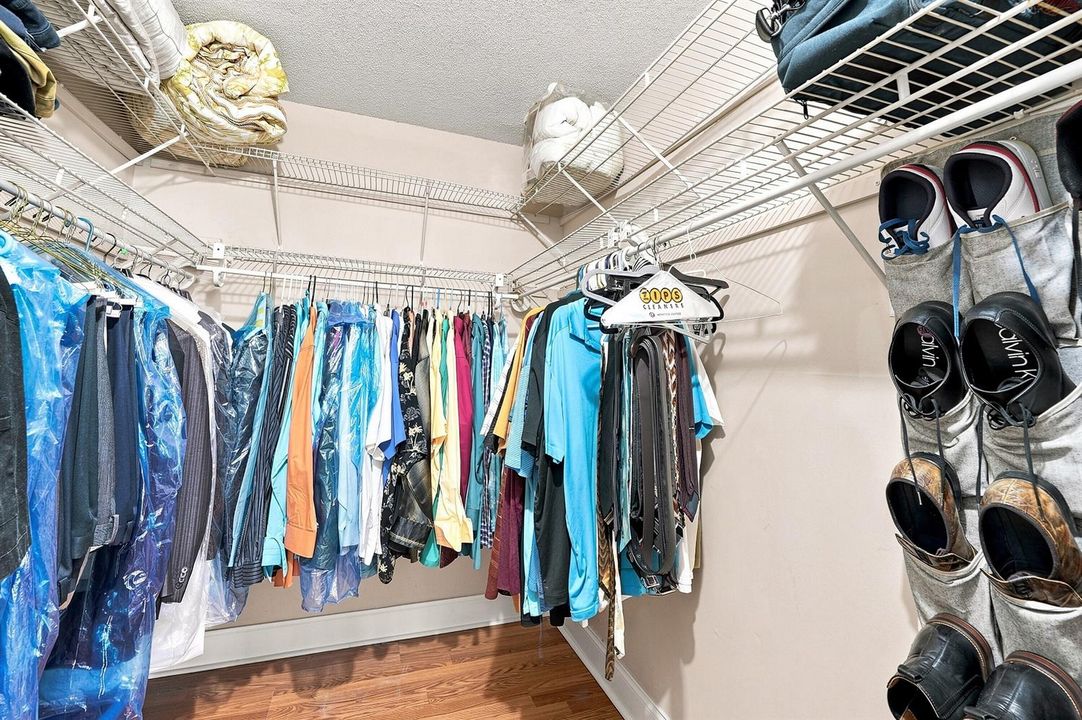 22_walk-in closet