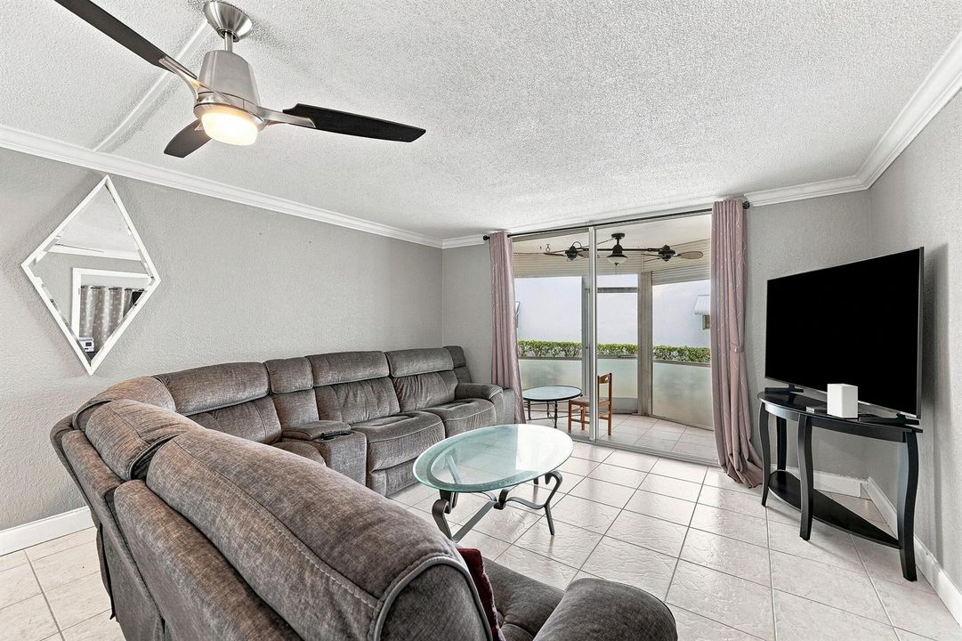 12_living room