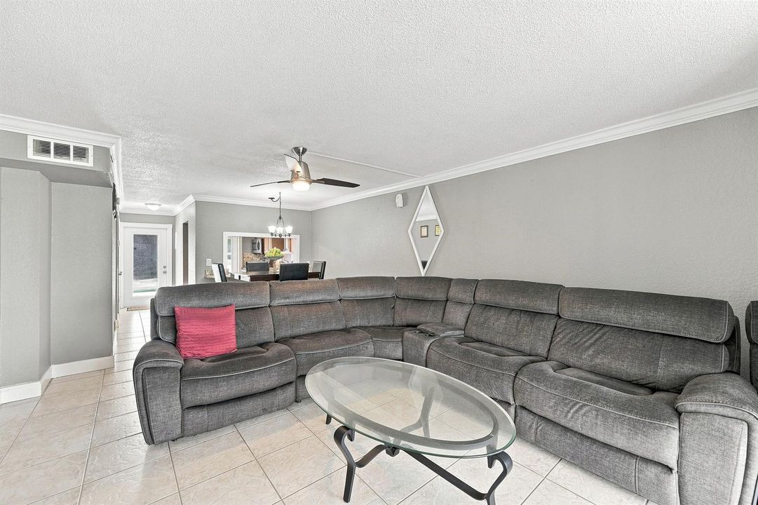 14_living room