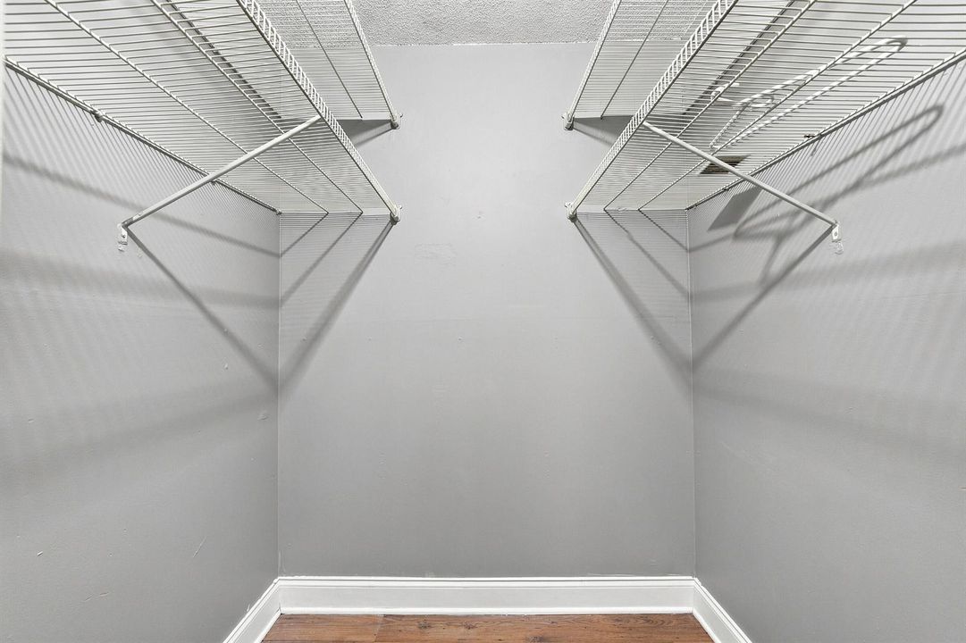 04_walk-in closet