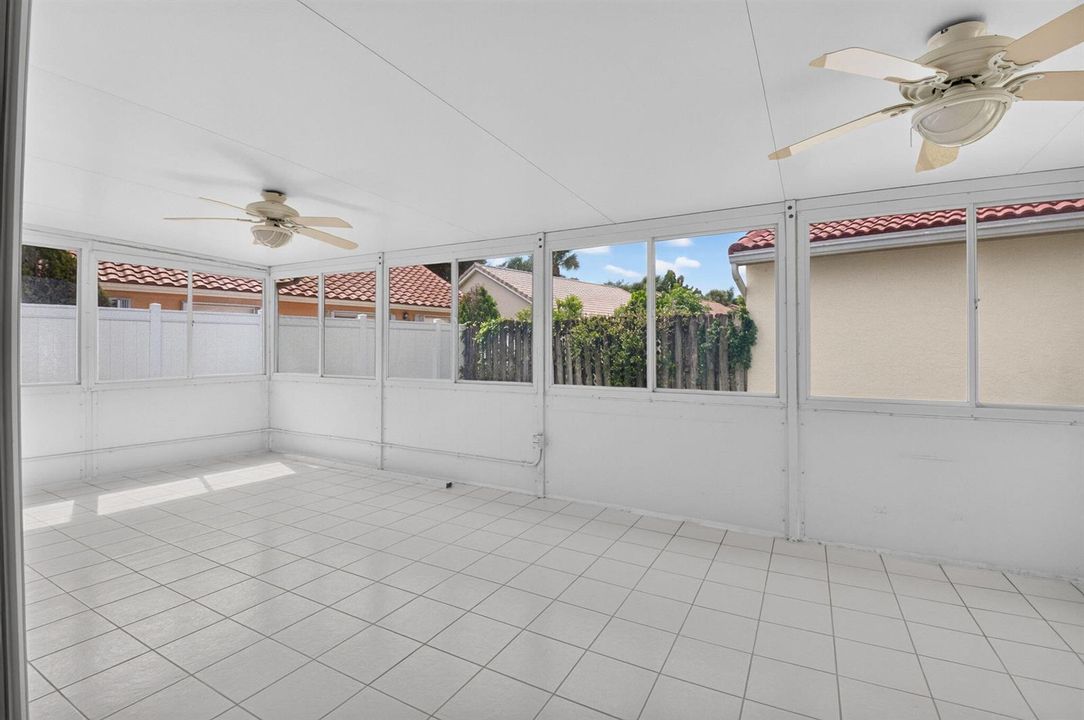 Screened Patio 1165