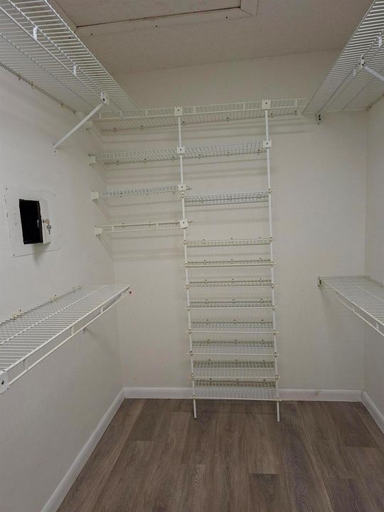 walk-in closet