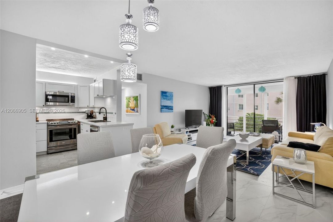 For Sale: $120,000 (1 beds, 1 baths, 748 Square Feet)