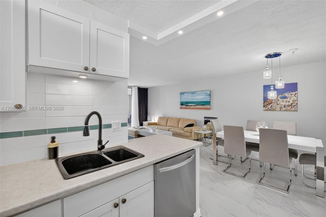 For Sale: $120,000 (1 beds, 1 baths, 748 Square Feet)