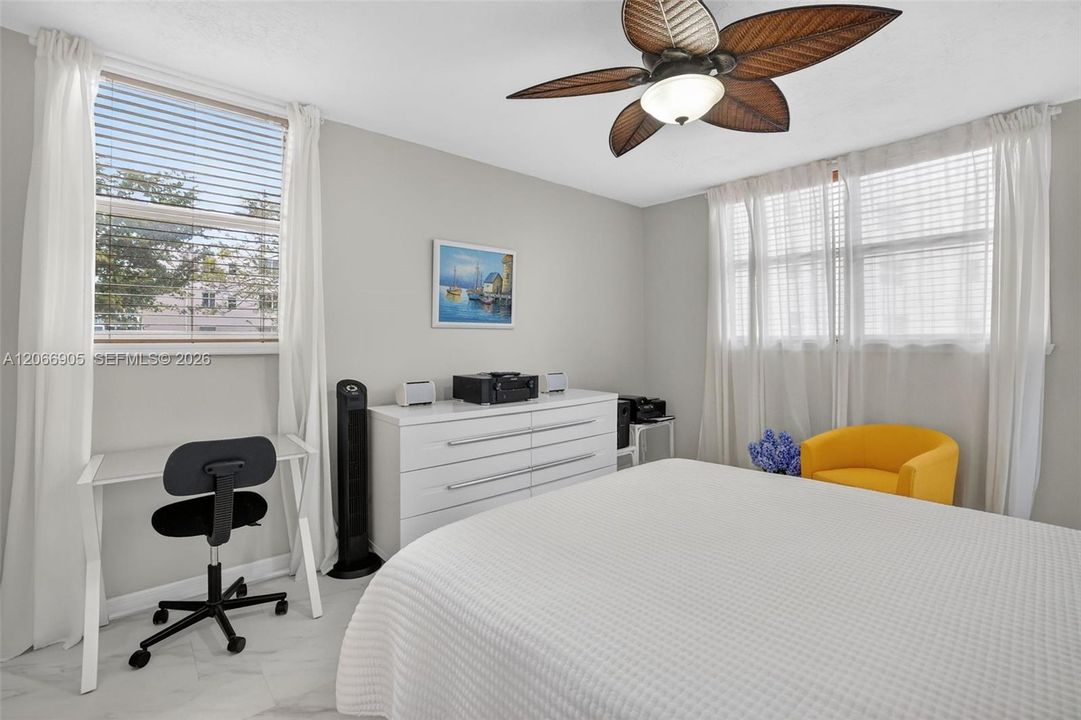 For Sale: $120,000 (1 beds, 1 baths, 748 Square Feet)