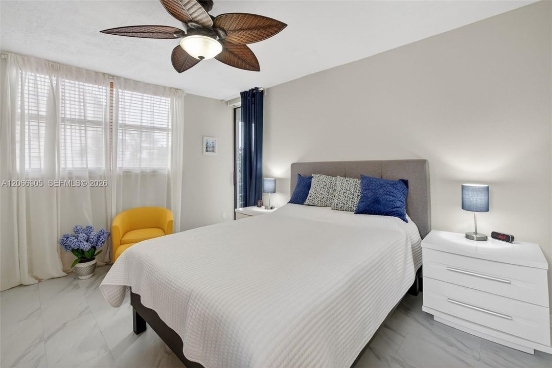 For Sale: $120,000 (1 beds, 1 baths, 748 Square Feet)