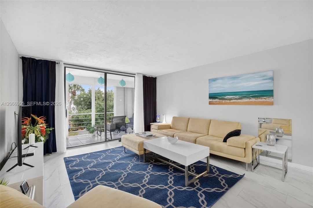For Sale: $120,000 (1 beds, 1 baths, 748 Square Feet)