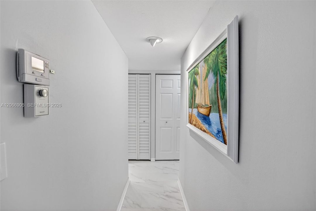 For Sale: $120,000 (1 beds, 1 baths, 748 Square Feet)