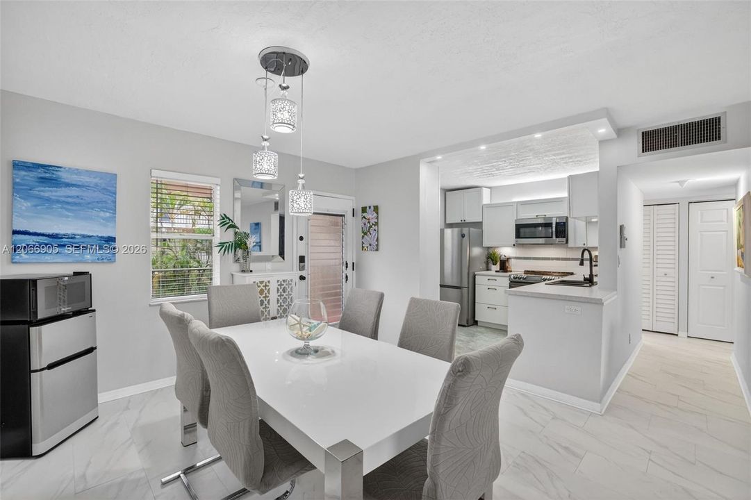 For Sale: $120,000 (1 beds, 1 baths, 748 Square Feet)