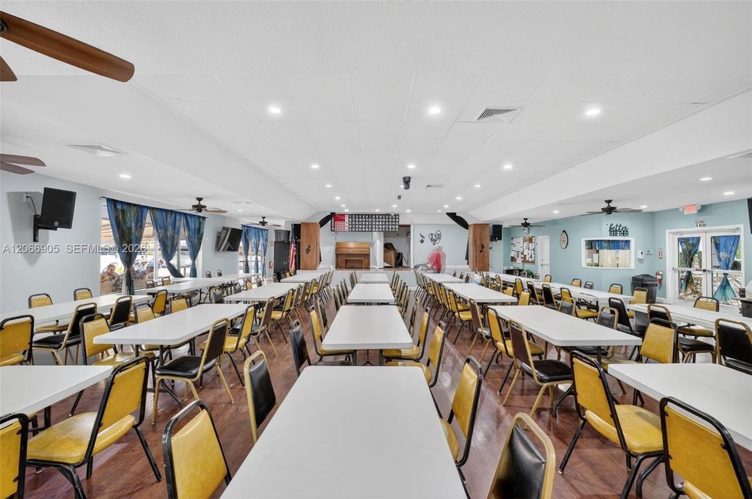 For Sale: $120,000 (1 beds, 1 baths, 748 Square Feet)