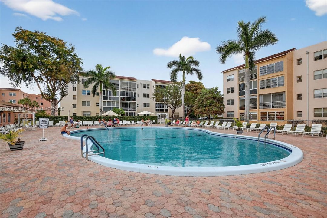 For Sale: $120,000 (1 beds, 1 baths, 748 Square Feet)