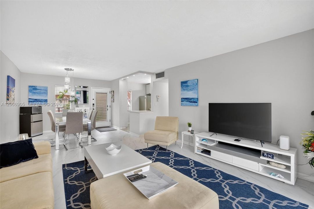 For Sale: $120,000 (1 beds, 1 baths, 748 Square Feet)
