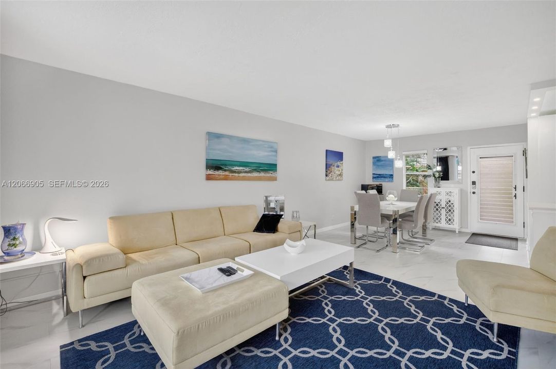 For Sale: $120,000 (1 beds, 1 baths, 748 Square Feet)