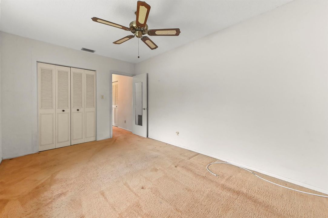 18 Bedroom 05