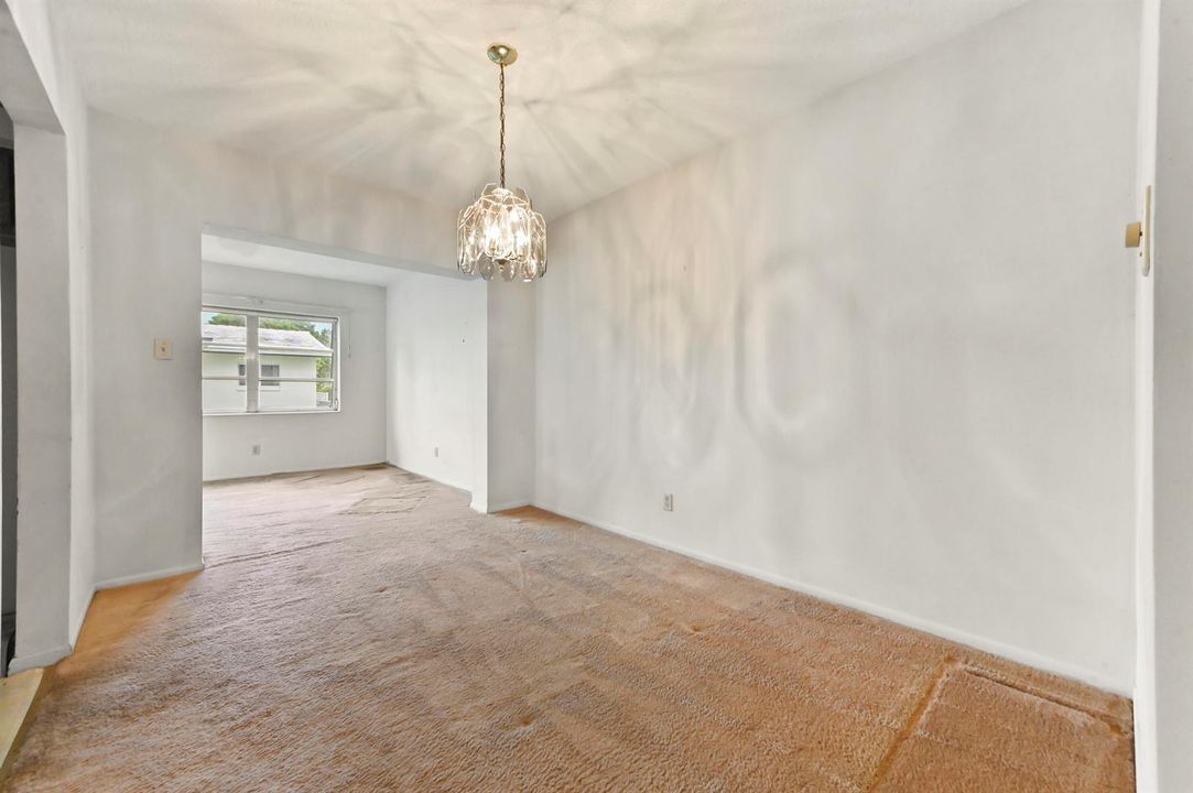 06 Dining Room 02