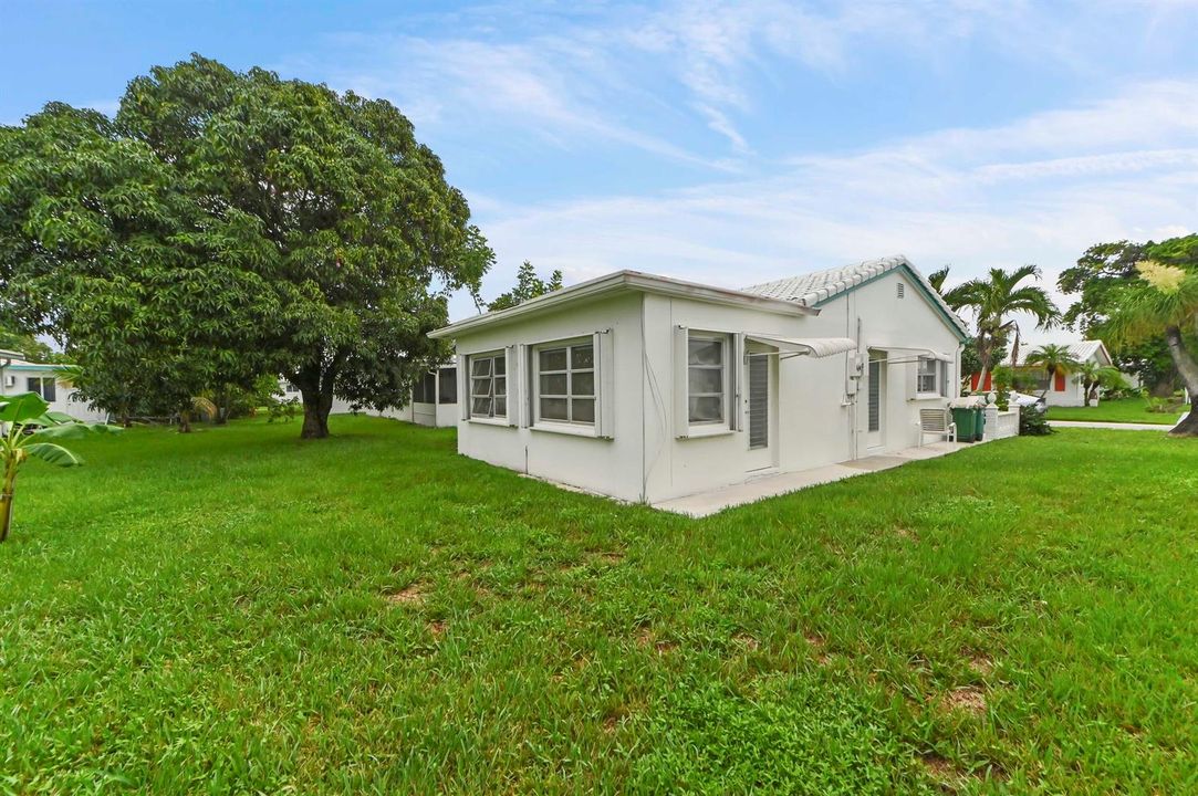 23 Backyard 01