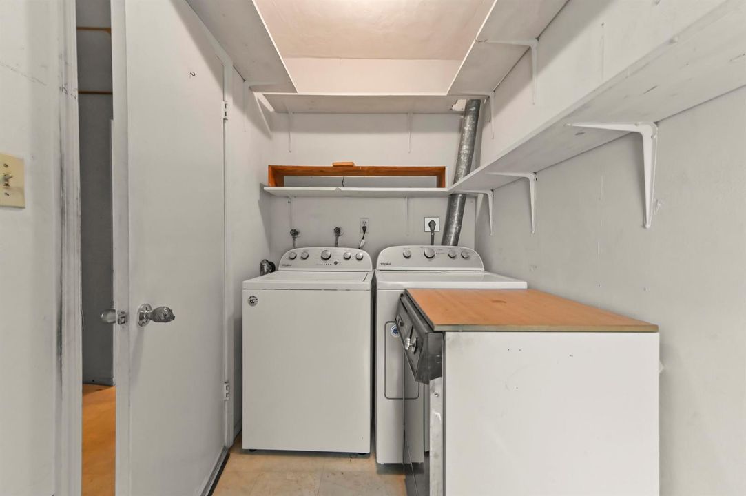 22 Laundry Room 01