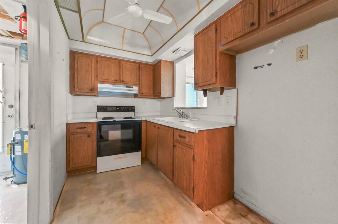 10 Kitchen 01