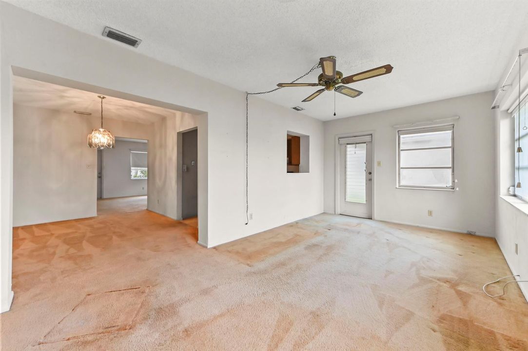 21 Family room 07