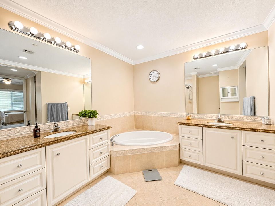 15-101 Master Bathroom