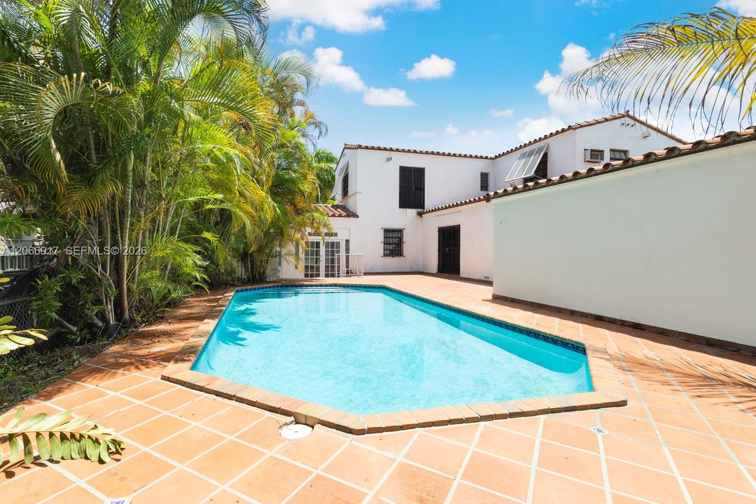 For Sale: $2,000,000 (4 beds, 4 baths, 2633 Square Feet)