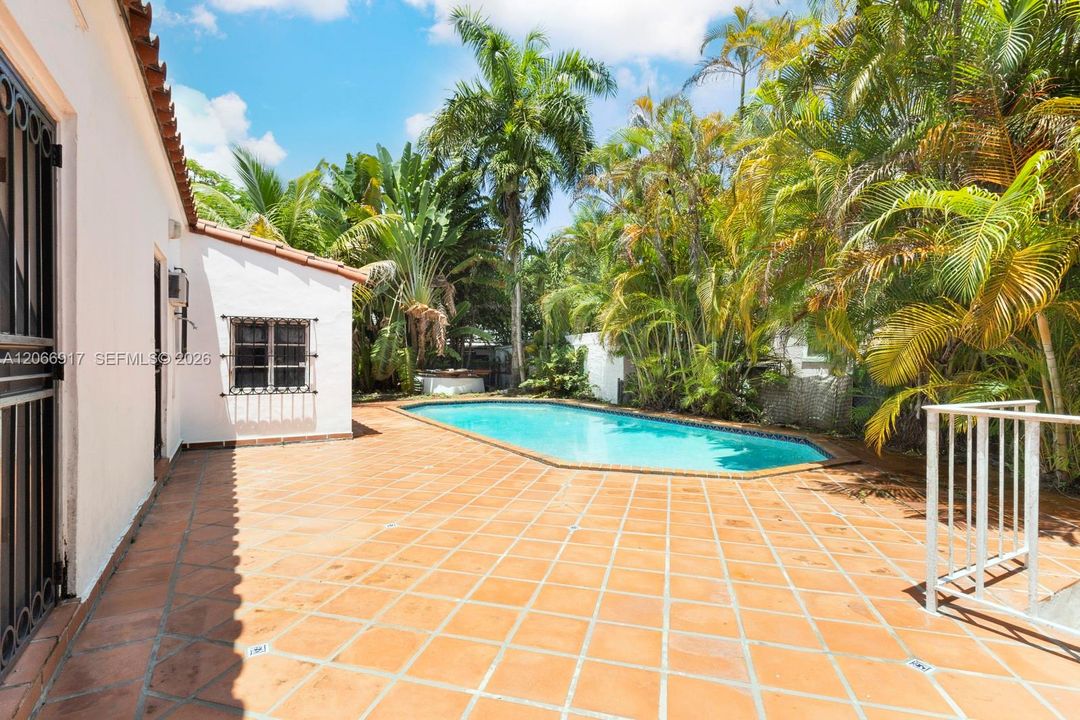 For Sale: $2,000,000 (4 beds, 4 baths, 2633 Square Feet)