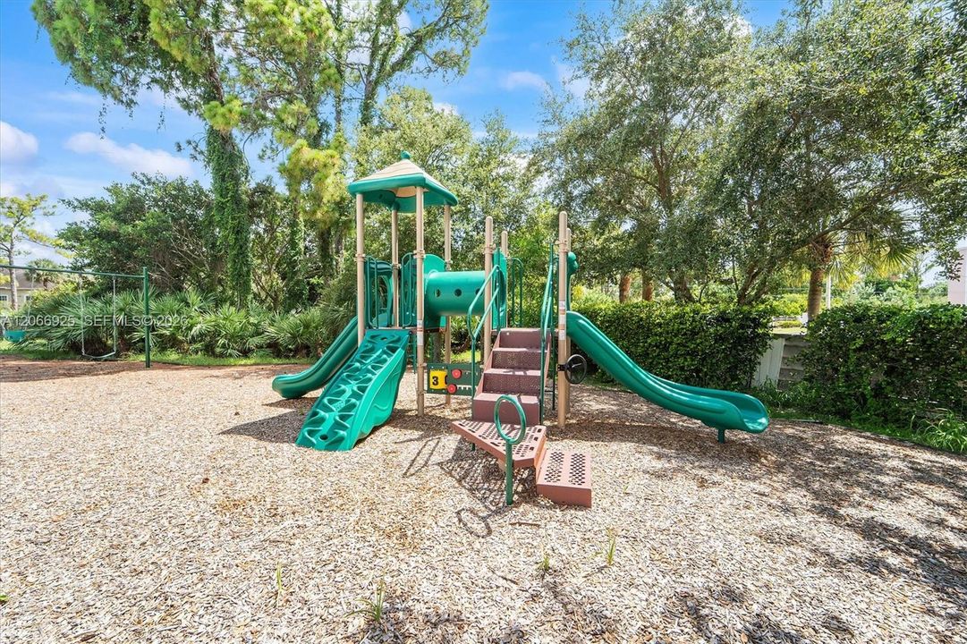 На продажу: $367,500 (2 спален, 2 ванн, 1507 Квадратных фут)