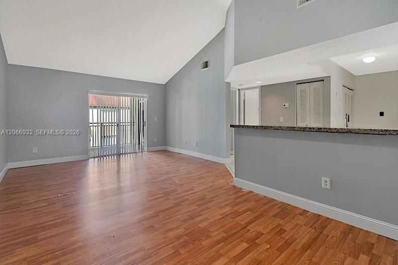 For Sale: $195,000 (1 beds, 1 baths, 851 Square Feet)