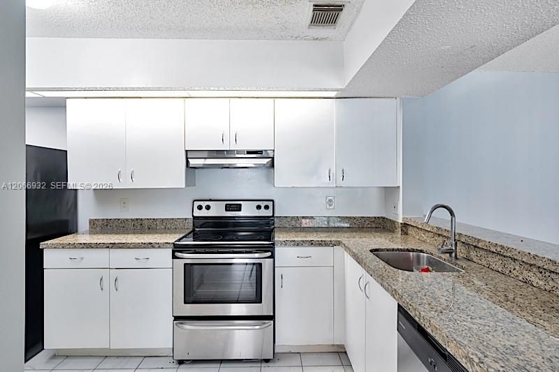 For Sale: $195,000 (1 beds, 1 baths, 851 Square Feet)