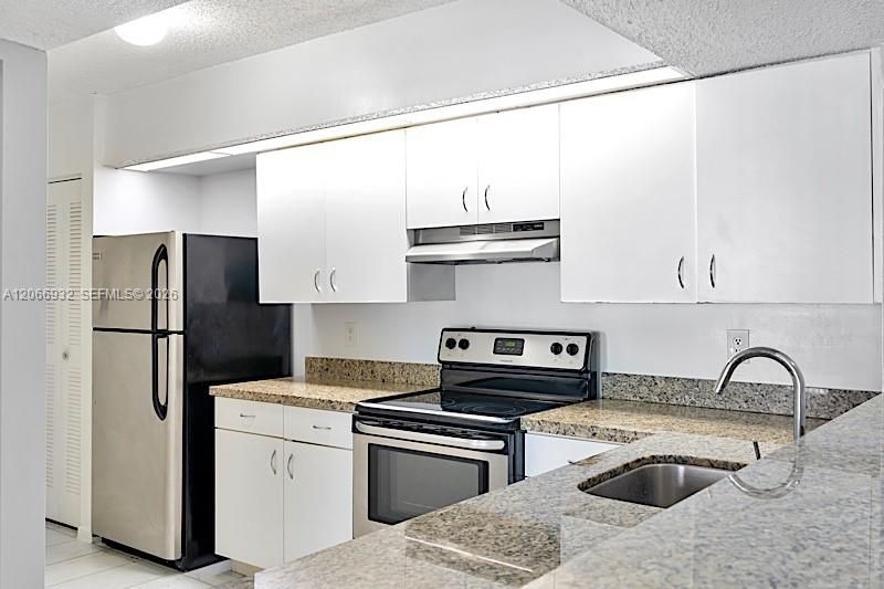 For Sale: $195,000 (1 beds, 1 baths, 851 Square Feet)