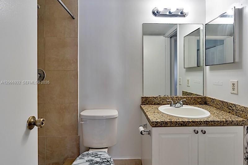For Sale: $195,000 (1 beds, 1 baths, 851 Square Feet)
