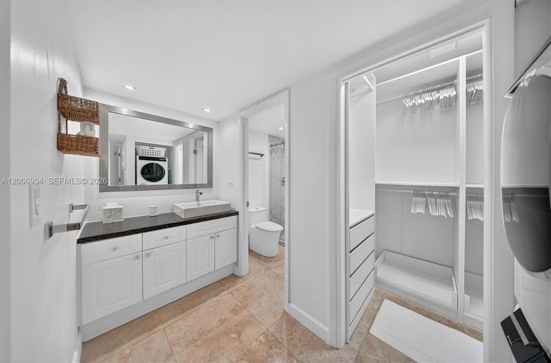For Rent: $14,000 (2 beds, 2 baths, 1230 Square Feet)