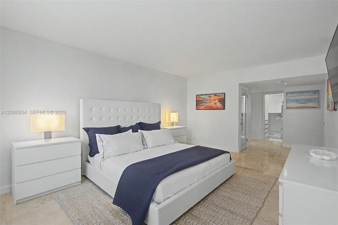 Master suite king bed.