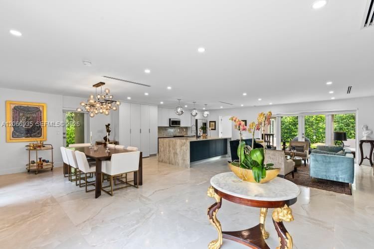 En Renta: $21,000 (5 camas, 4 baños, 2452 Pies cuadrados)