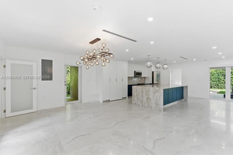 En Renta: $21,000 (5 camas, 4 baños, 2452 Pies cuadrados)